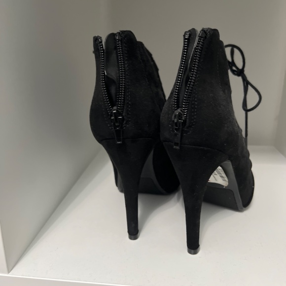 Open toe shoes for any occasion - Picture 3 of 3